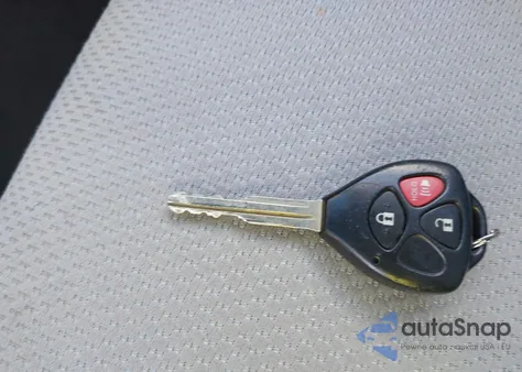 2013 Toyota Yaris Le z USA, uszkodzony, nr VIN JTDKTUD32DD563433